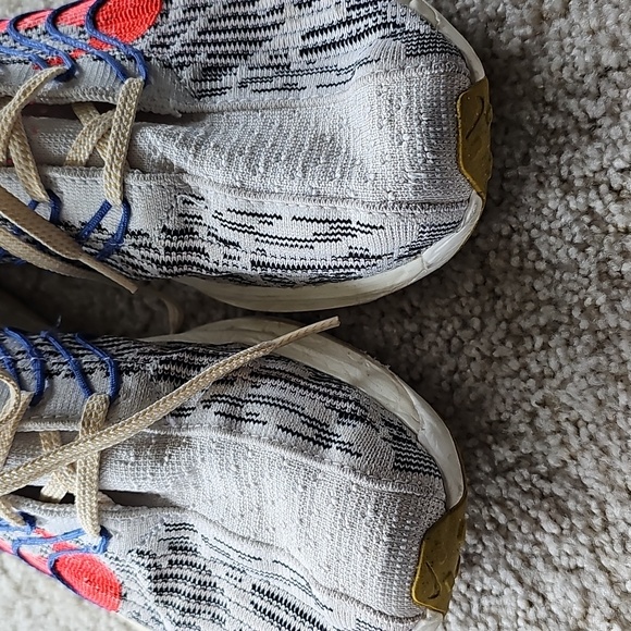 NIKE Shoes - Picture 7 of 11